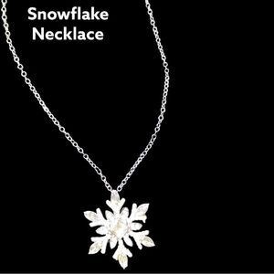 Holiday snowflake silver rhinestone beautiful necklace! New!